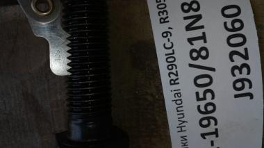 Болт звездочки Hyundai R290LC-9-R320LC-7 М20х2.5-10Gх60 81E1-19650/81N8-19510/ J932060