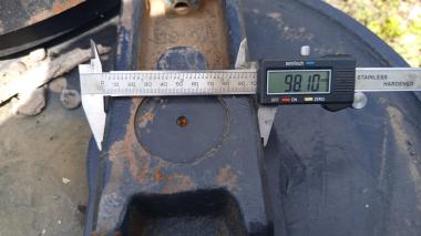 Колесо направляющее (d=53см, шир.кроншт.-98мм, 1 креп.отв.) Hyundai R130LC 81E6-2004