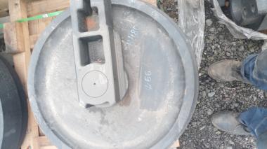 Колесо направляющее (d=66см, шир.кроншт.-120мм) Hyundai R430-R480 81QB-13011 /81QB-13012 /81E7-01030