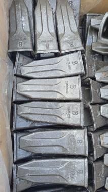 Зуб ковша PC300 207-70-14151RC / 207-70-14280 / LK300RC