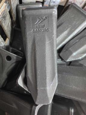 Зуб ковша 6I6602RC CAT (J600) (кованый)