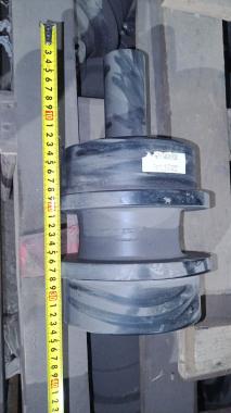 Каток поддерживающий (без опоры, вал 57мм) Hyundai R360-480 81E7-00521 / 84E7-00220 / 81E7-00522
