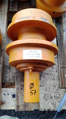 Каток поддерживающий (без опоры, вал 57) D6H/R 6Y1781 / 2355974