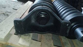 Натяжное устройство гусеницы в сборе Volvo EC480 VOE14673040 фото 1
