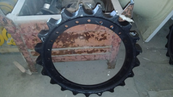 Ведущее колесо (звездочка) (24/21T) P=216 (PC-300-8M0) 207-27-72270